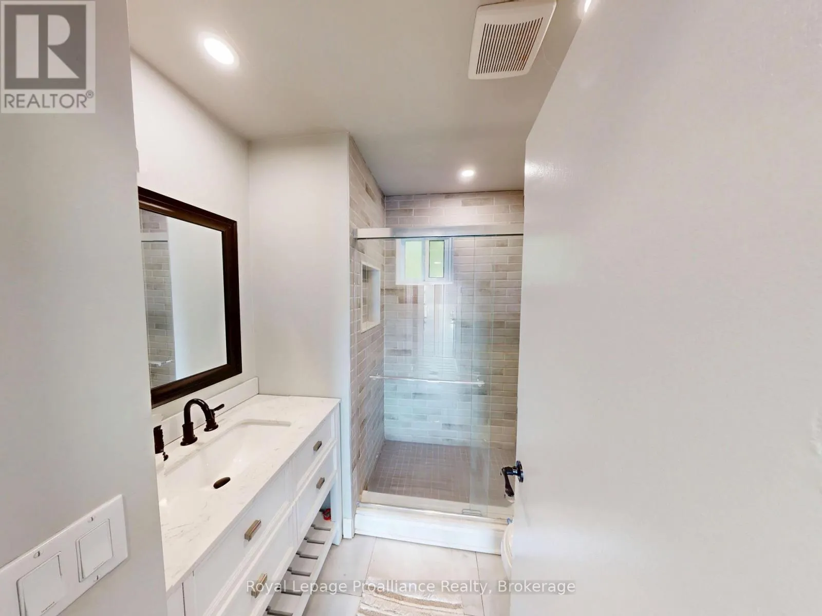 214 LAKEVIEW LANE
