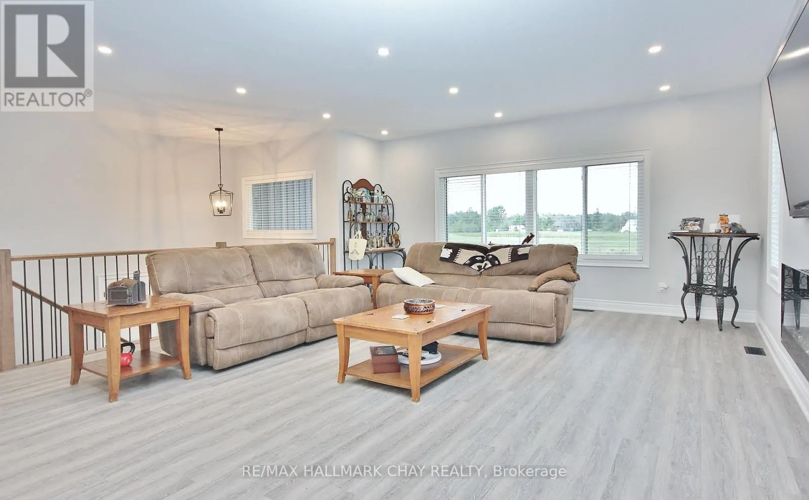 37 HILLSIDE DRIVE