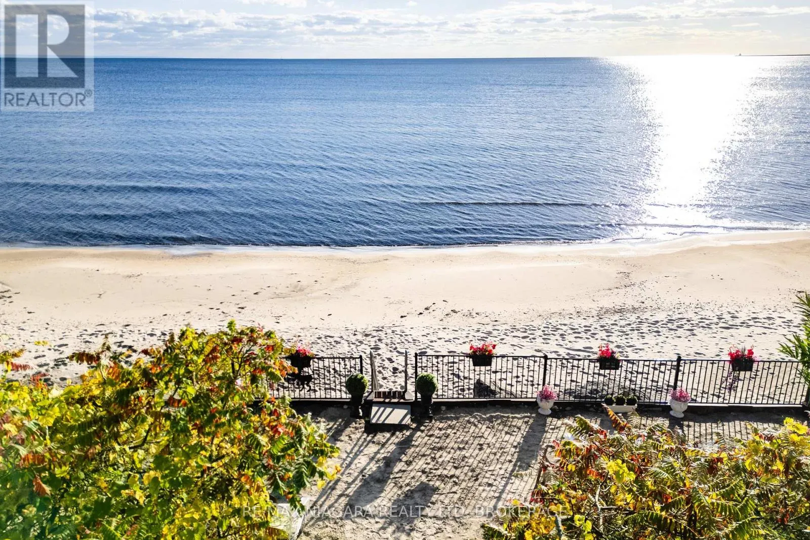 735 LAKESHORE ROAD E