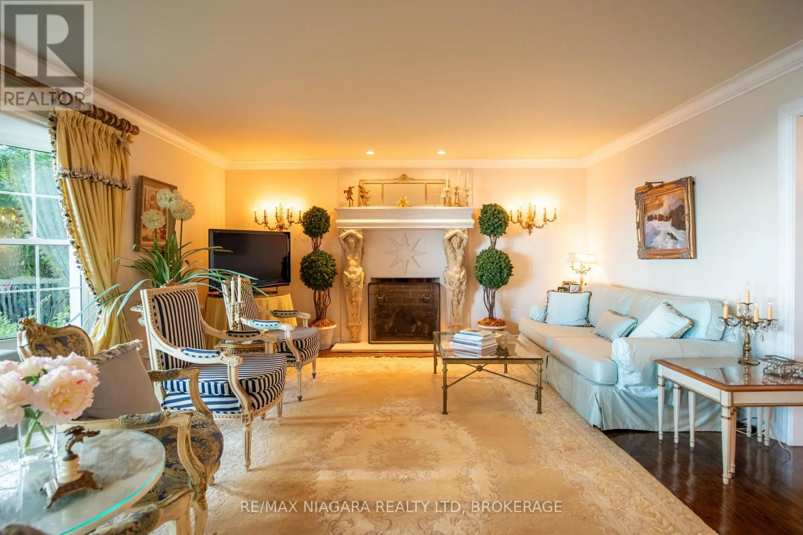 735 LAKESHORE ROAD E