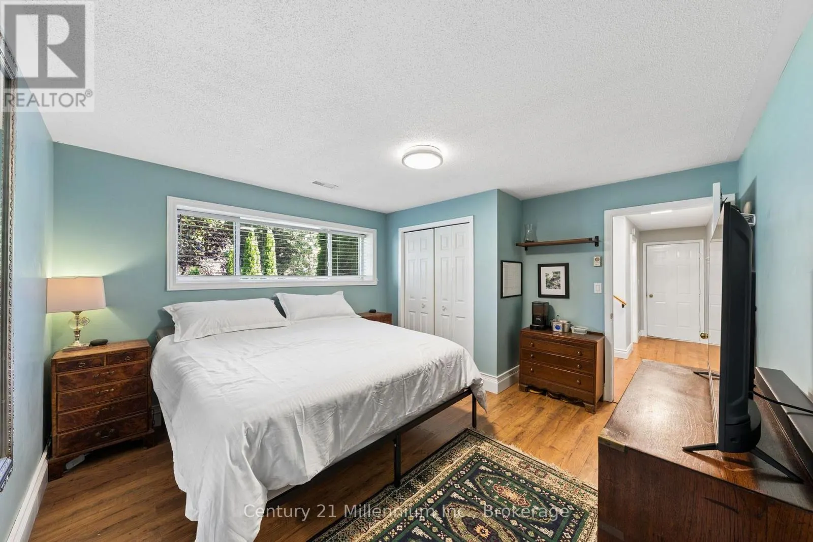 128 PARKLANE CRESCENT