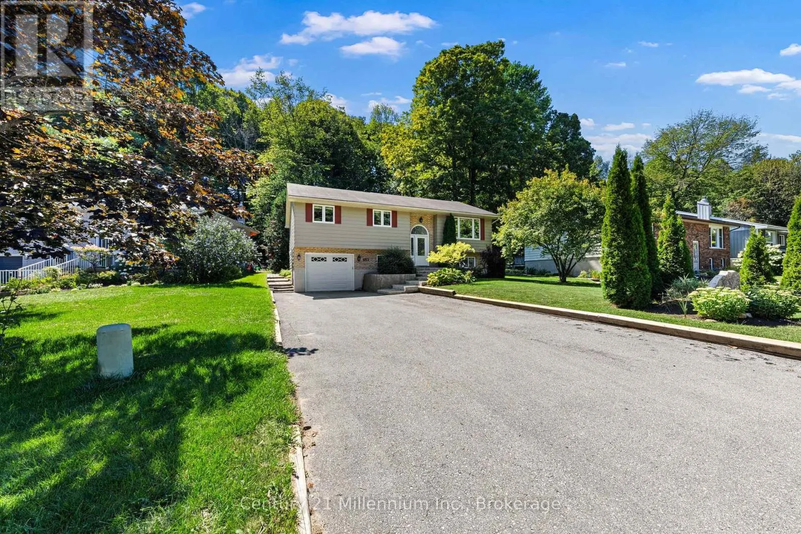 128 PARKLANE CRESCENT
