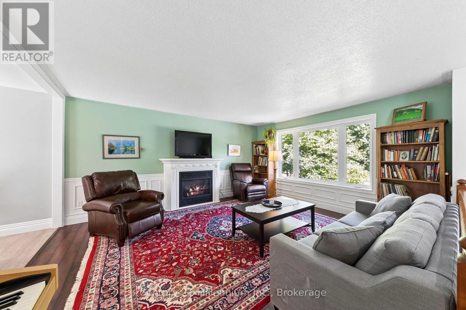 128 PARKLANE CRESCENT