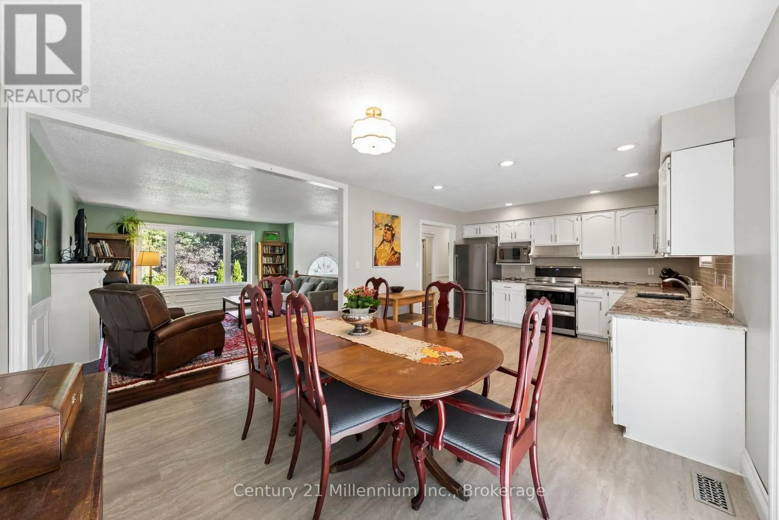 128 PARKLANE CRESCENT