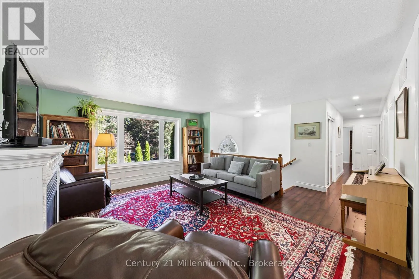 128 PARKLANE CRESCENT