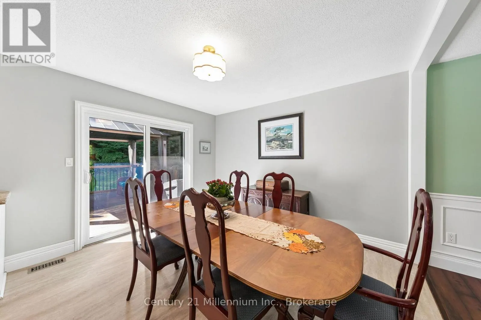 128 PARKLANE CRESCENT