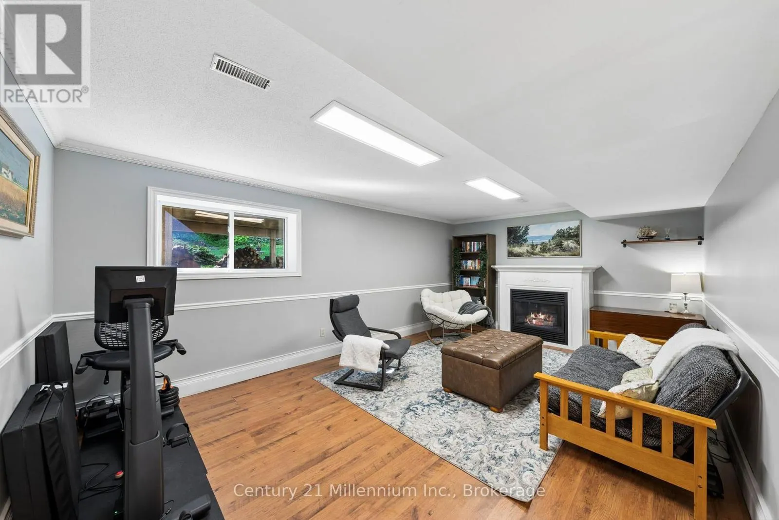 128 PARKLANE CRESCENT