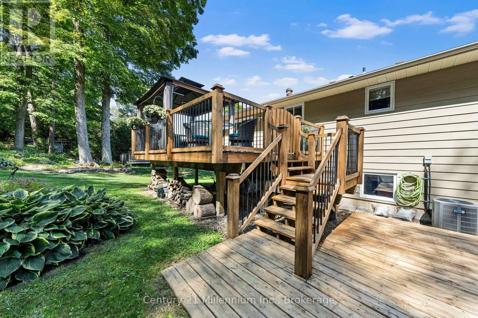 128 PARKLANE CRESCENT