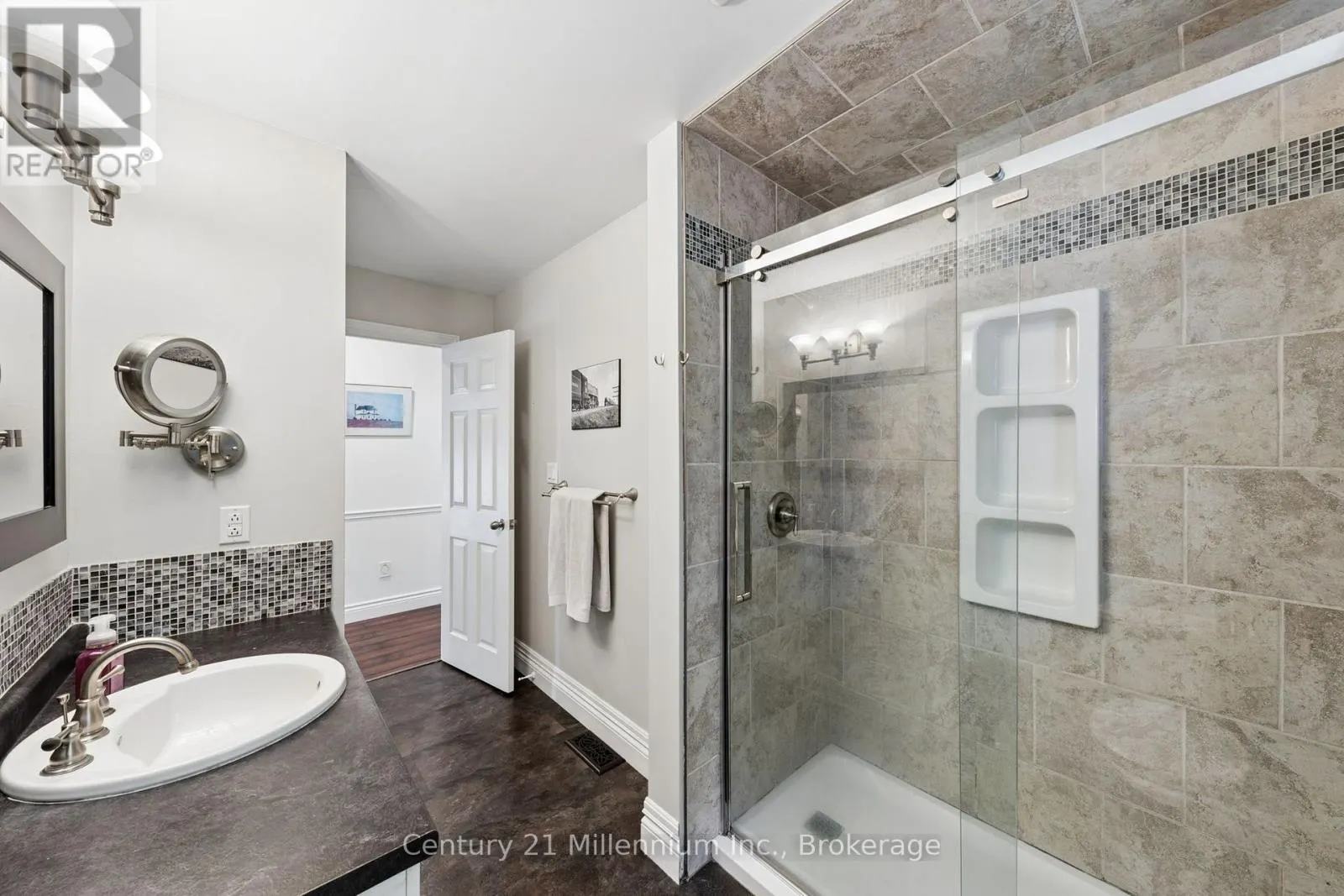 128 PARKLANE CRESCENT