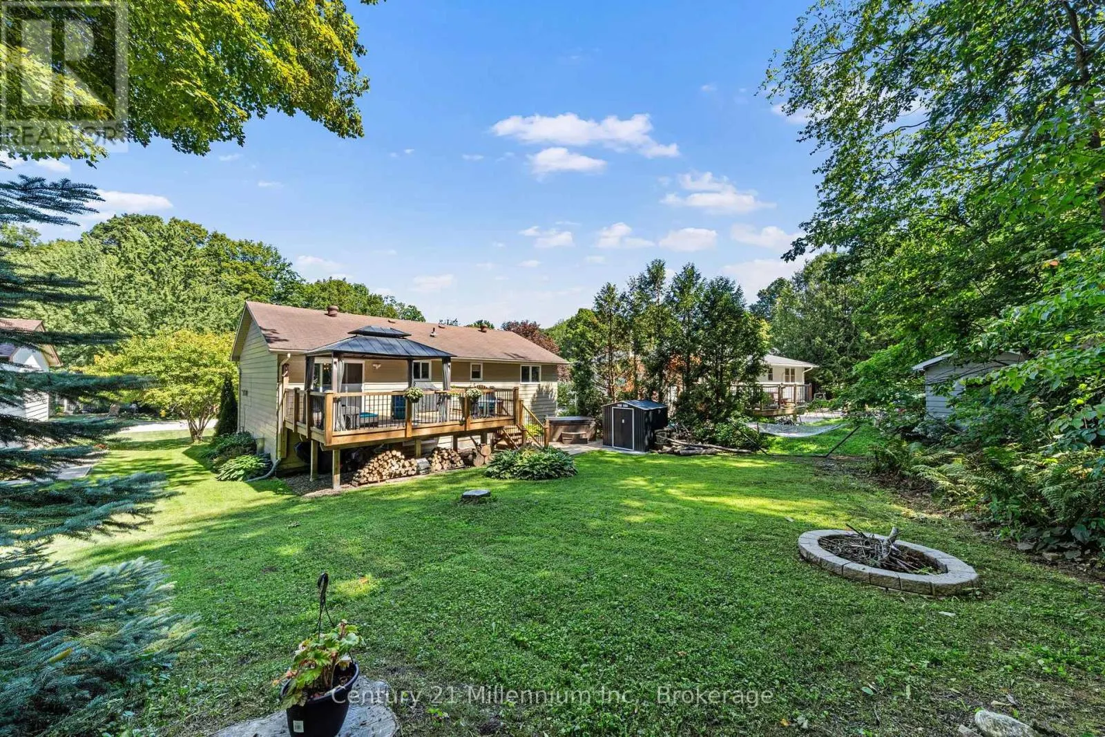 128 PARKLANE CRESCENT