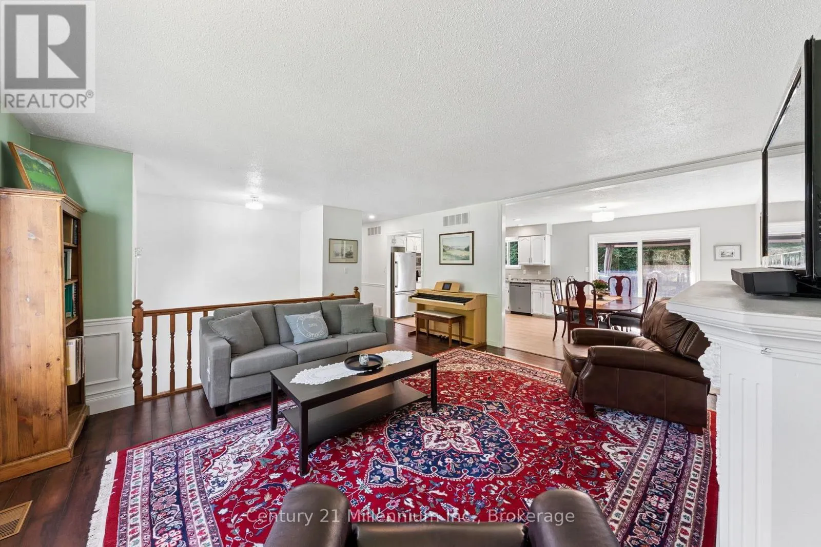 128 PARKLANE CRESCENT