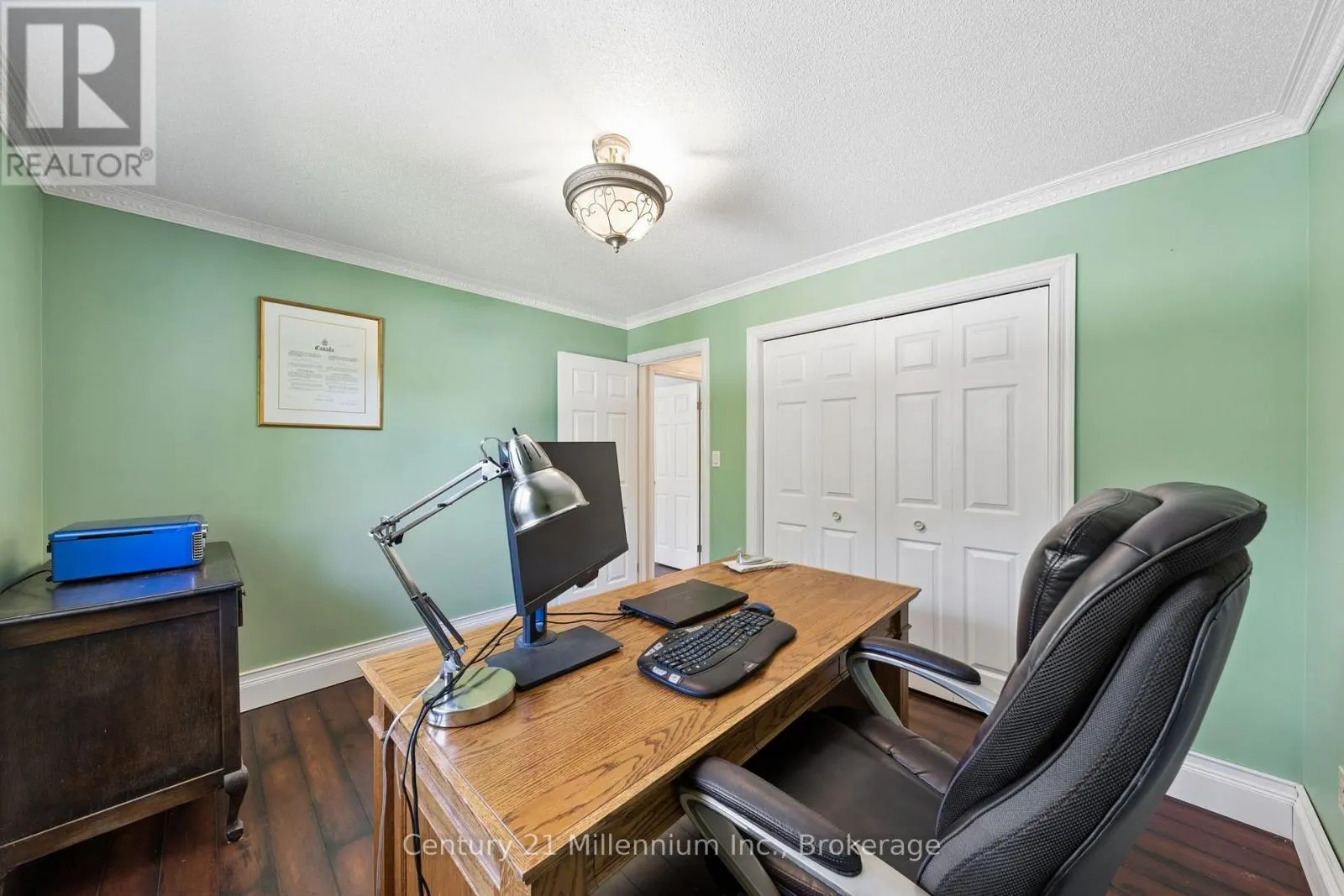 128 PARKLANE CRESCENT