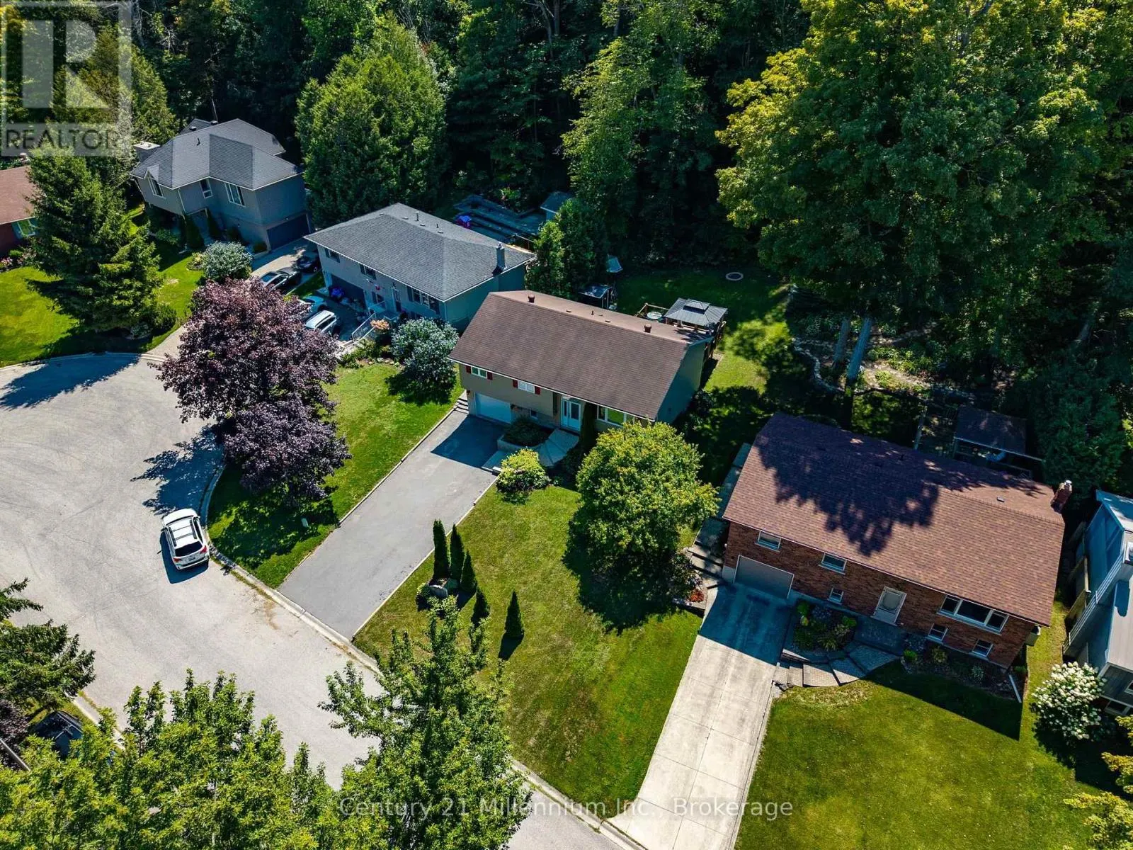 128 PARKLANE CRESCENT