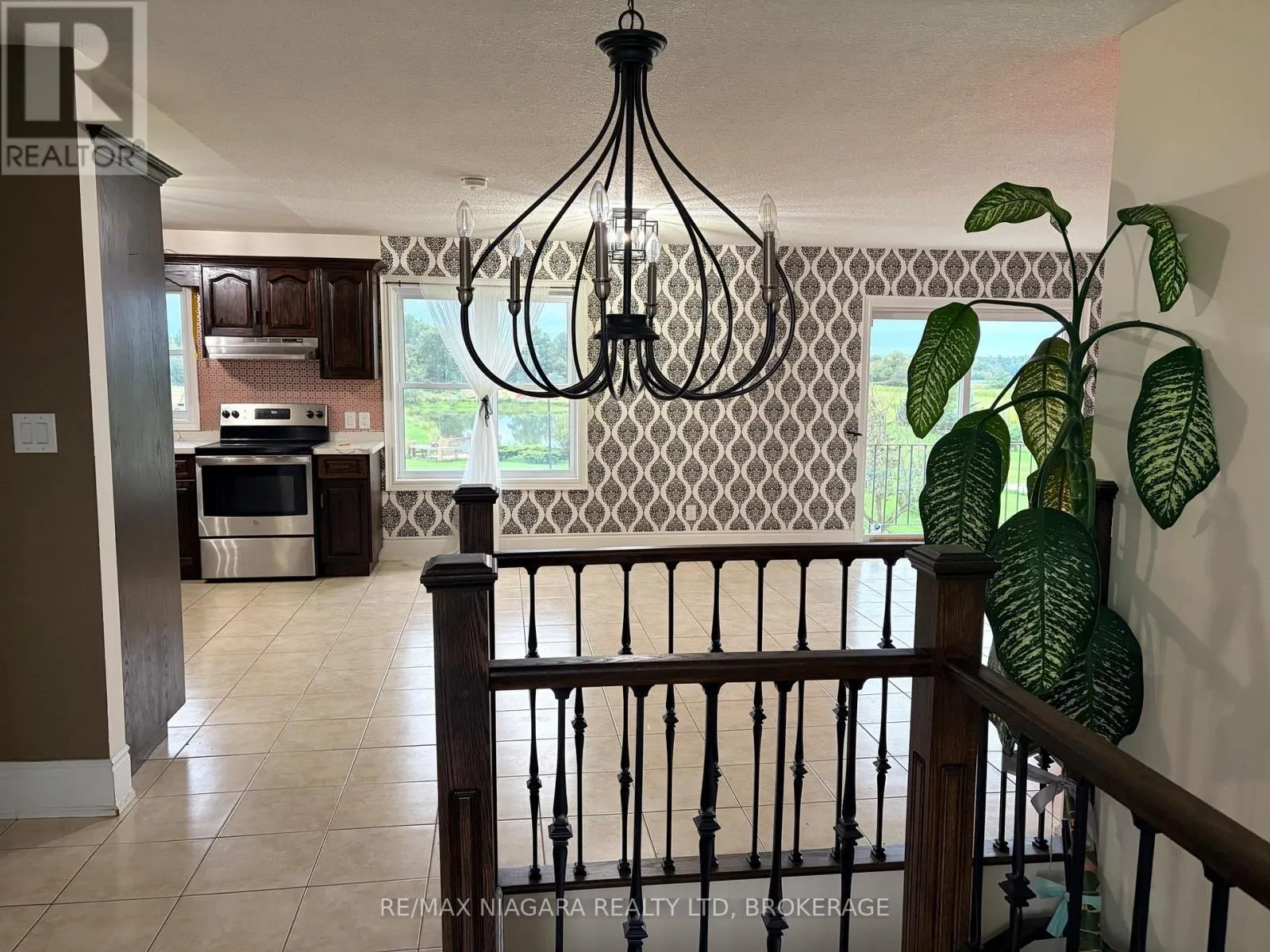 UPPER - 1010 FOSS ROAD #Upper