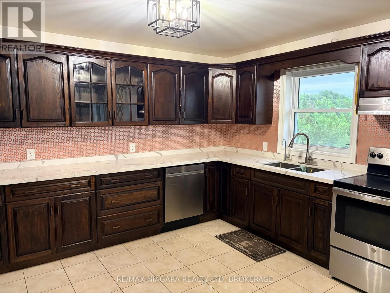 UPPER - 1010 FOSS ROAD #Upper