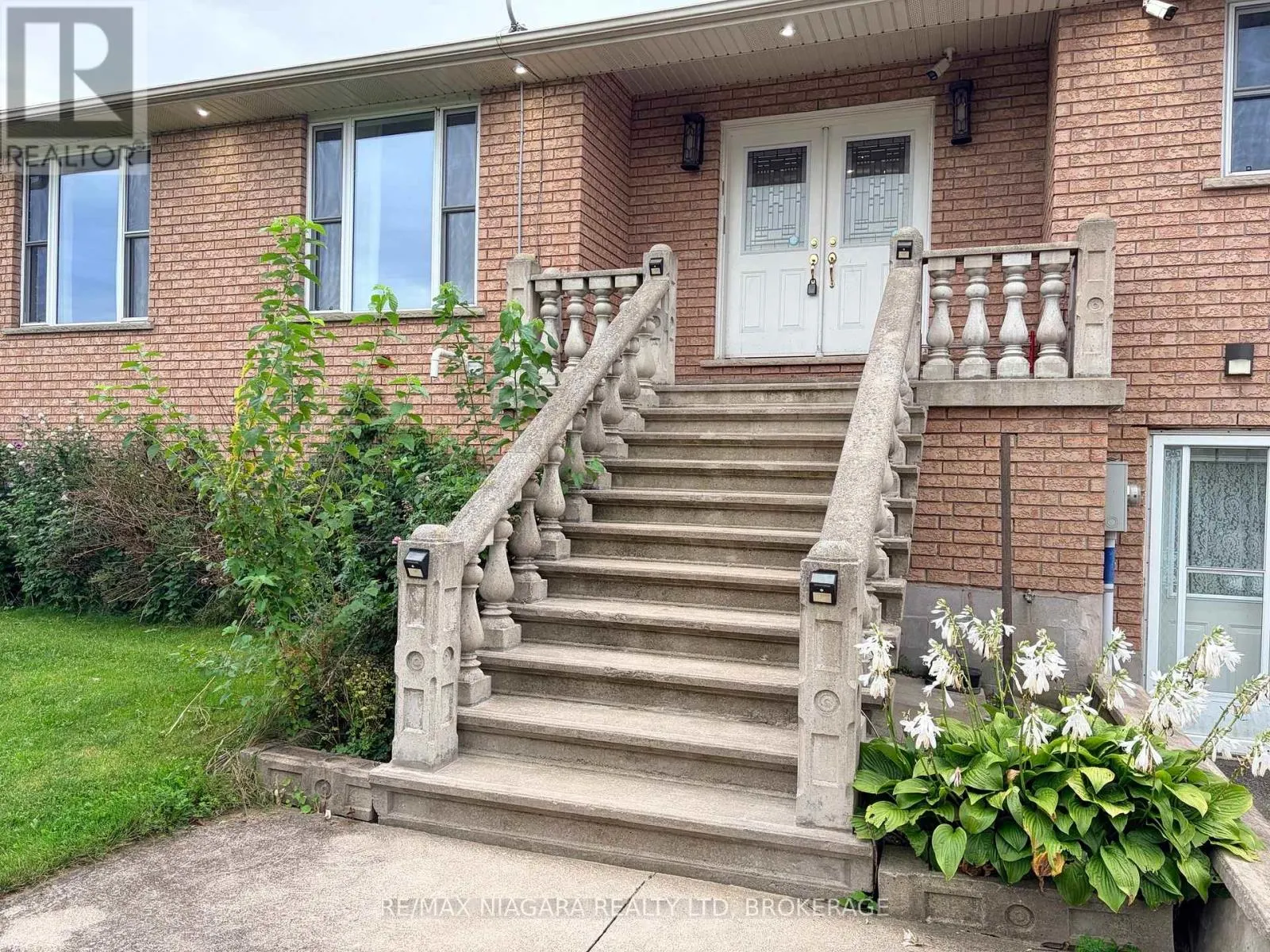 UPPER - 1010 FOSS ROAD #Upper