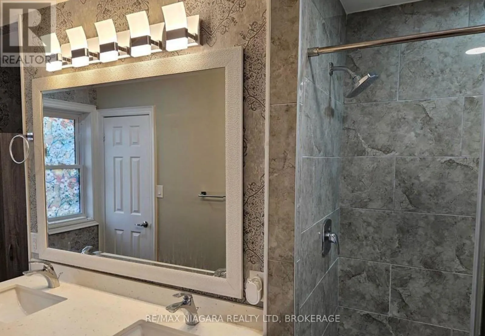 UPPER - 1010 FOSS ROAD #Upper