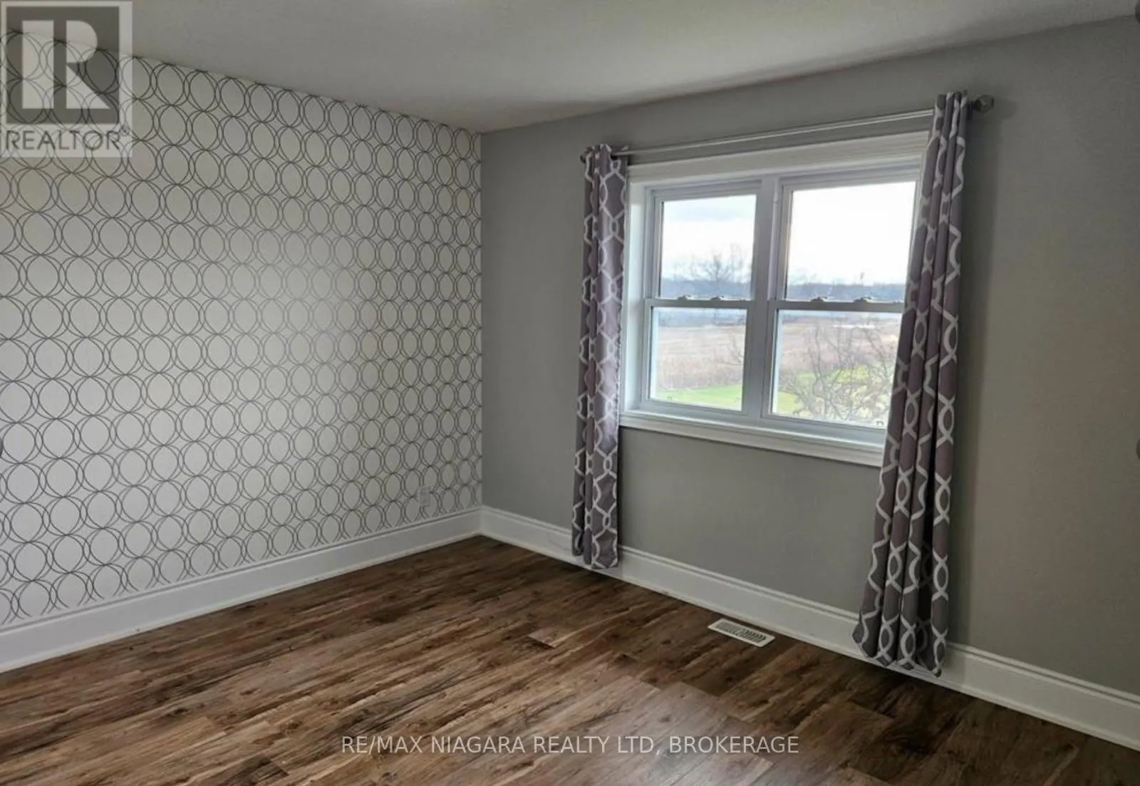 UPPER - 1010 FOSS ROAD #Upper