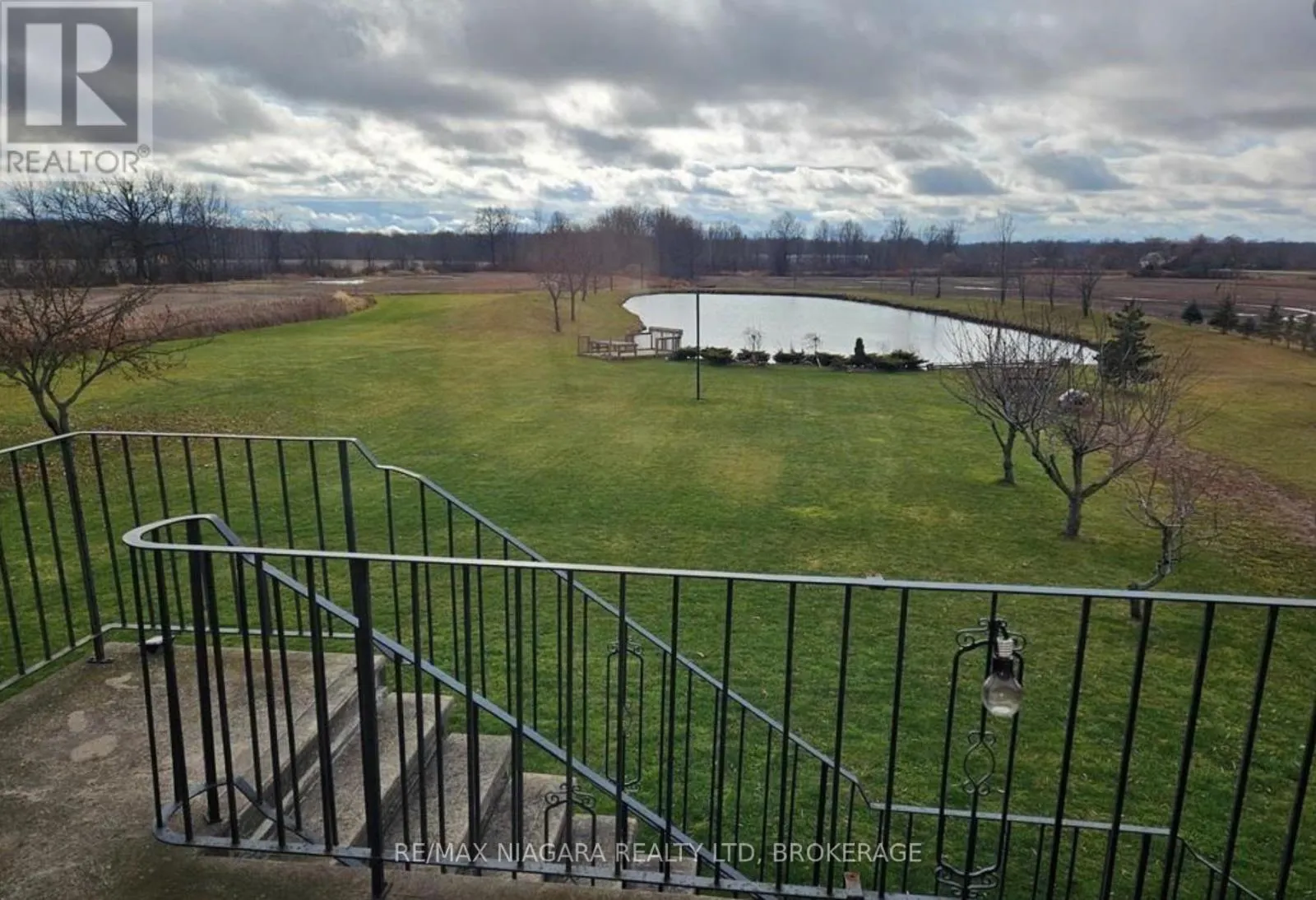 UPPER - 1010 FOSS ROAD #Upper