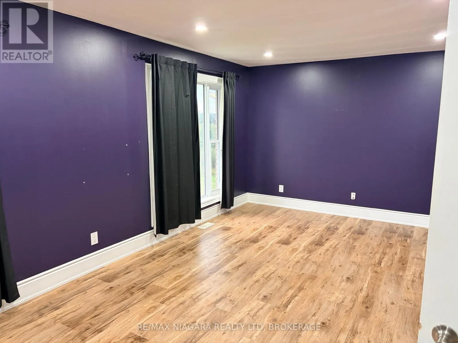 UPPER - 1010 FOSS ROAD #Upper