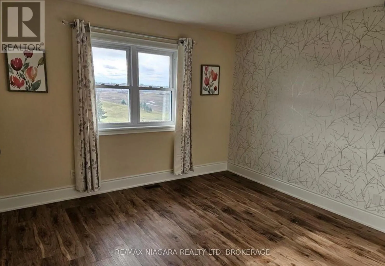 UPPER - 1010 FOSS ROAD #Upper