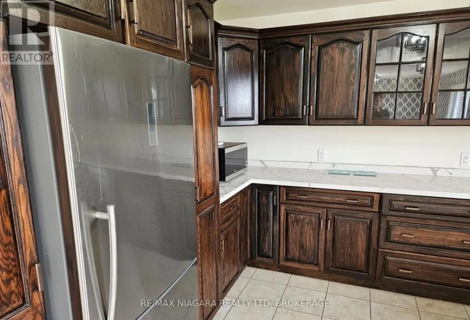 UPPER - 1010 FOSS ROAD #Upper