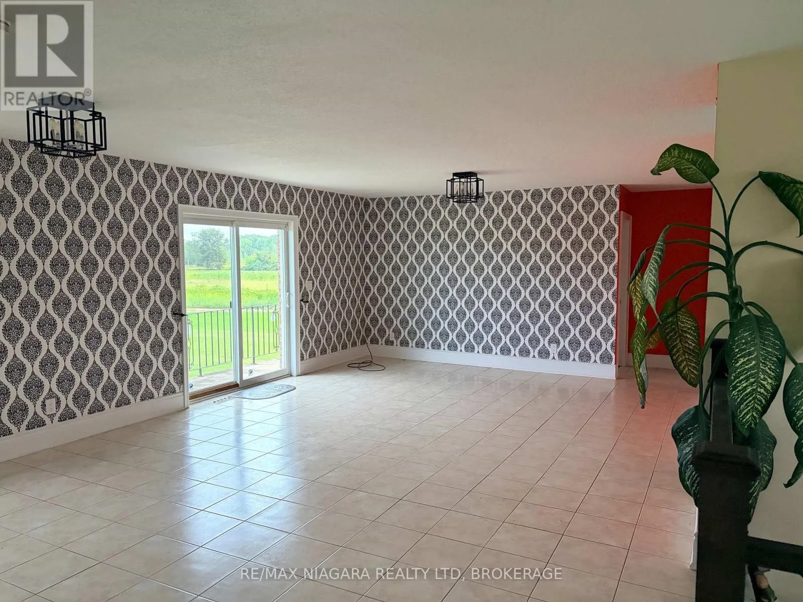 UPPER - 1010 FOSS ROAD #Upper