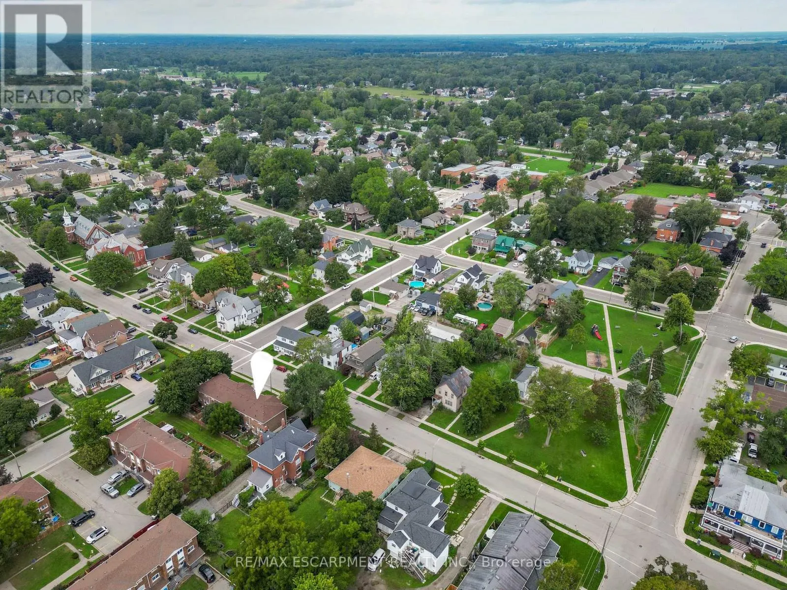 3 - 132 LOCK STREET W