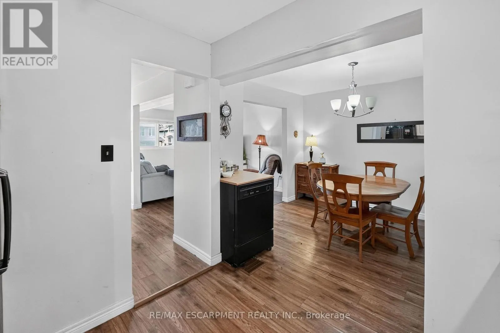 3 - 132 LOCK STREET W