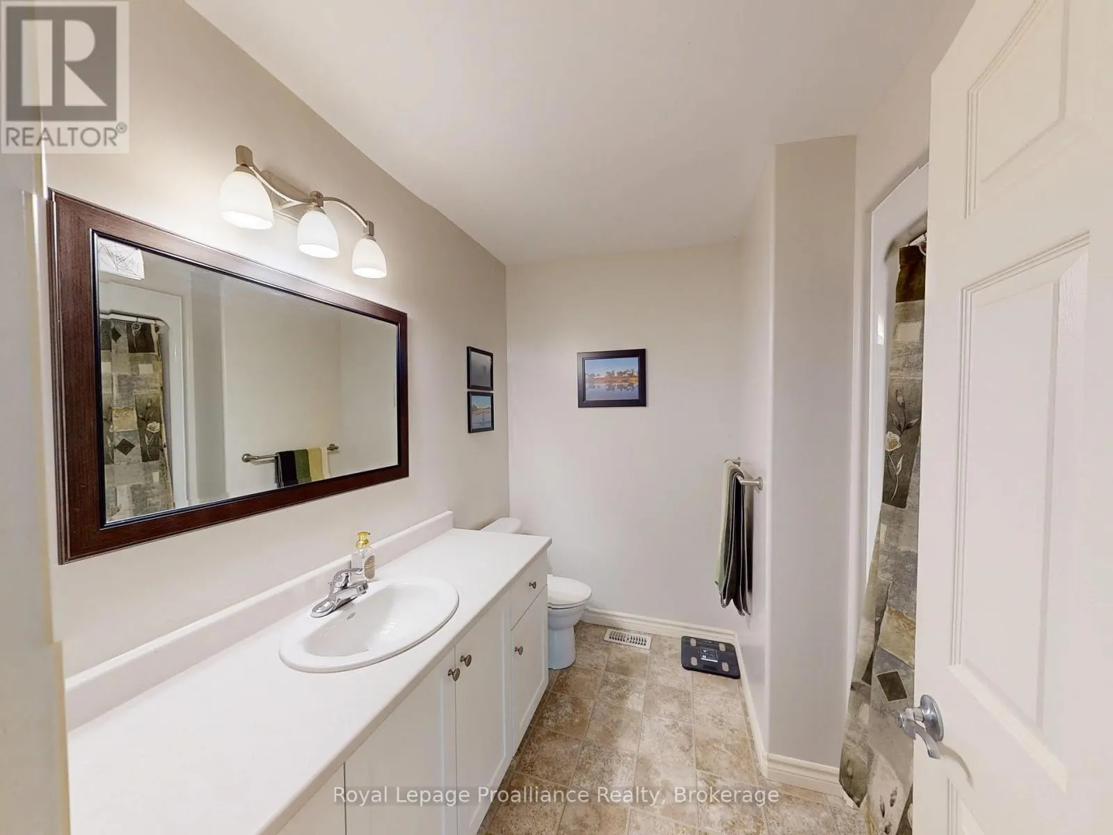 33 - 194 HAIG ROAD #33