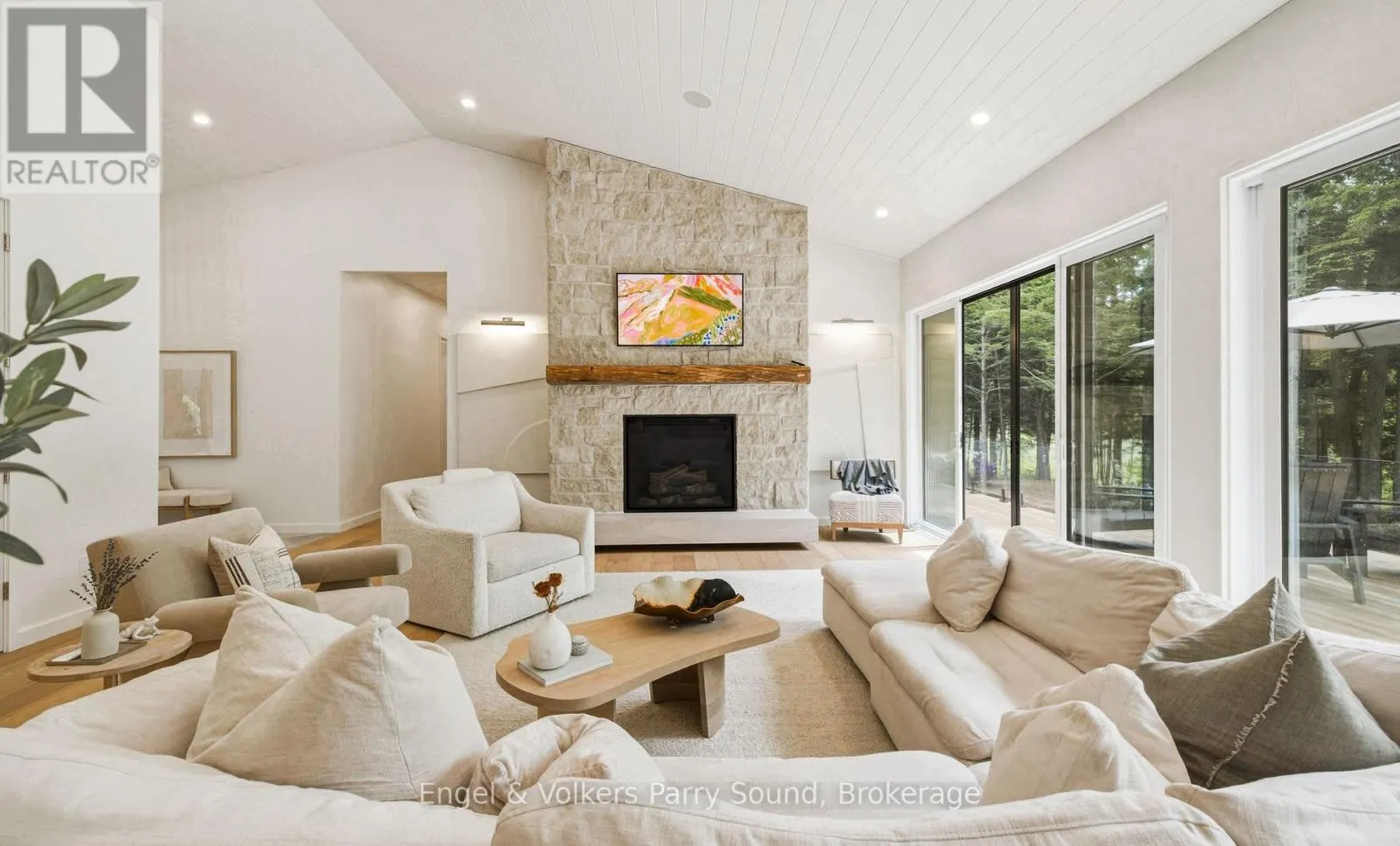 15 BEECHWOOD DRIVE
