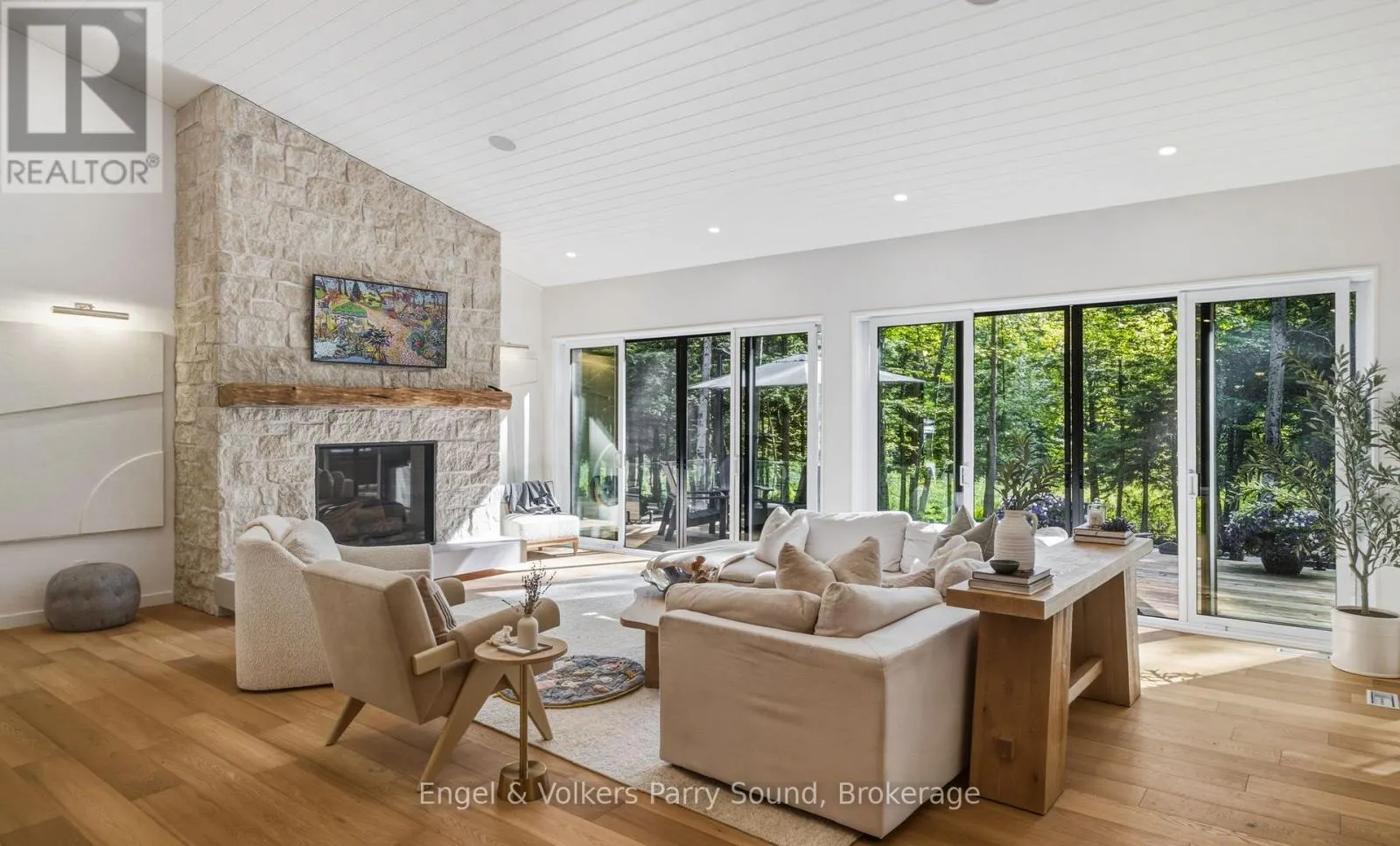 15 BEECHWOOD DRIVE
