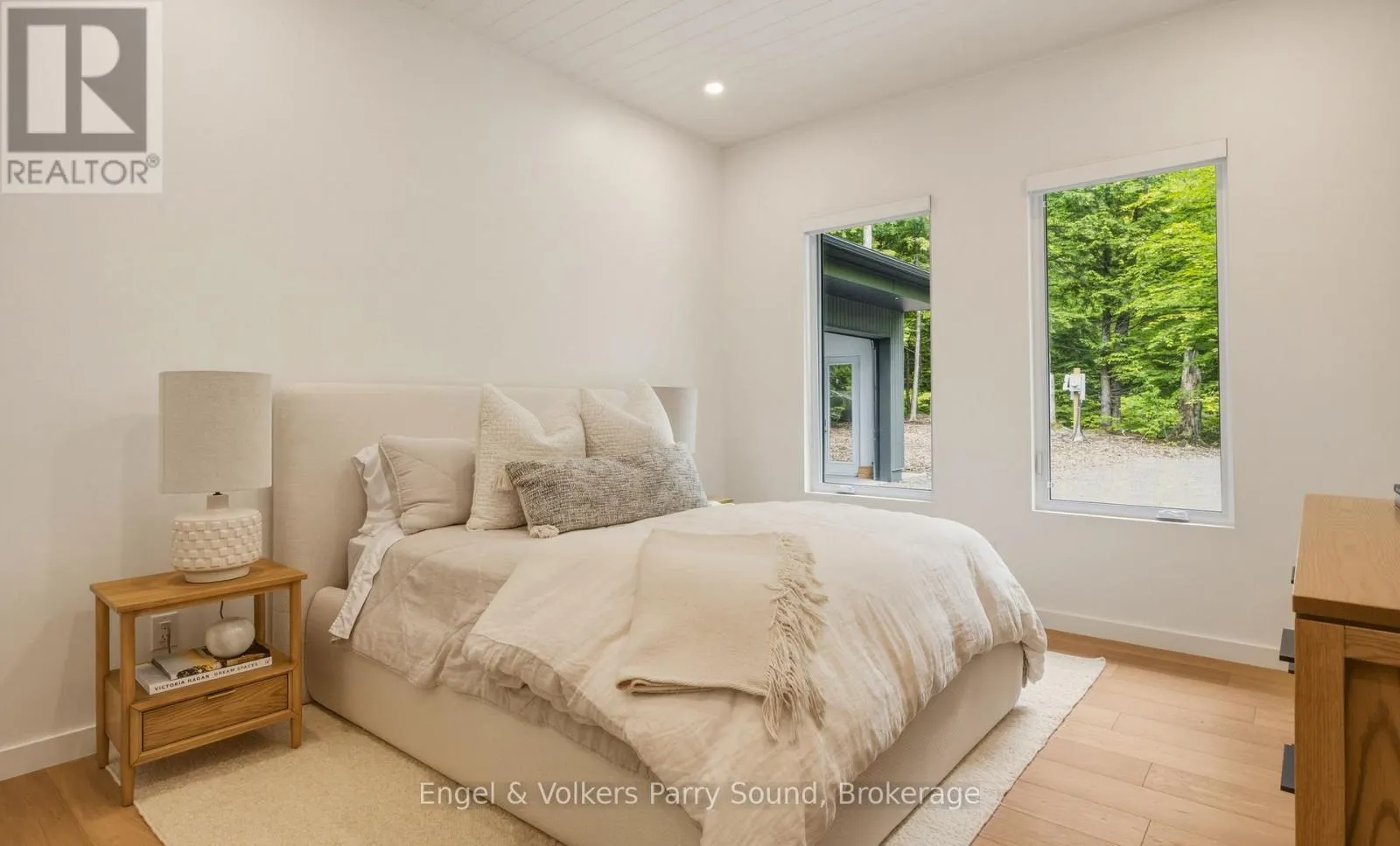 15 BEECHWOOD DRIVE