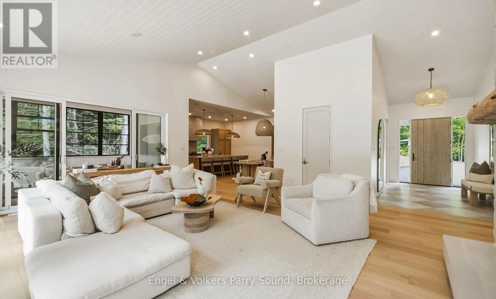 15 BEECHWOOD DRIVE