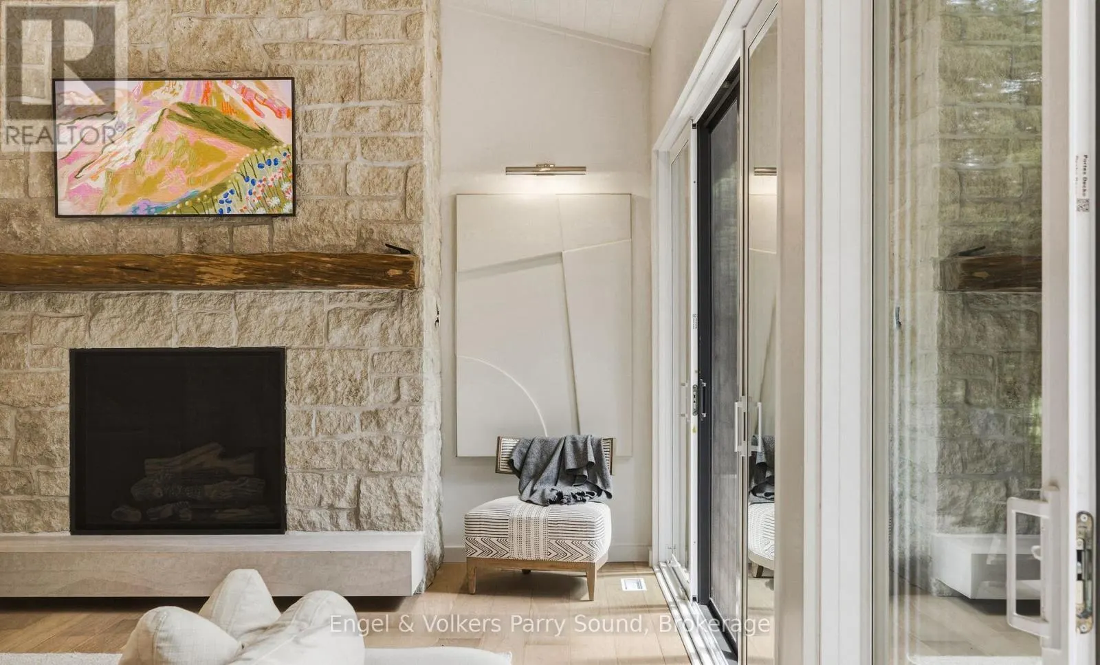 15 BEECHWOOD DRIVE