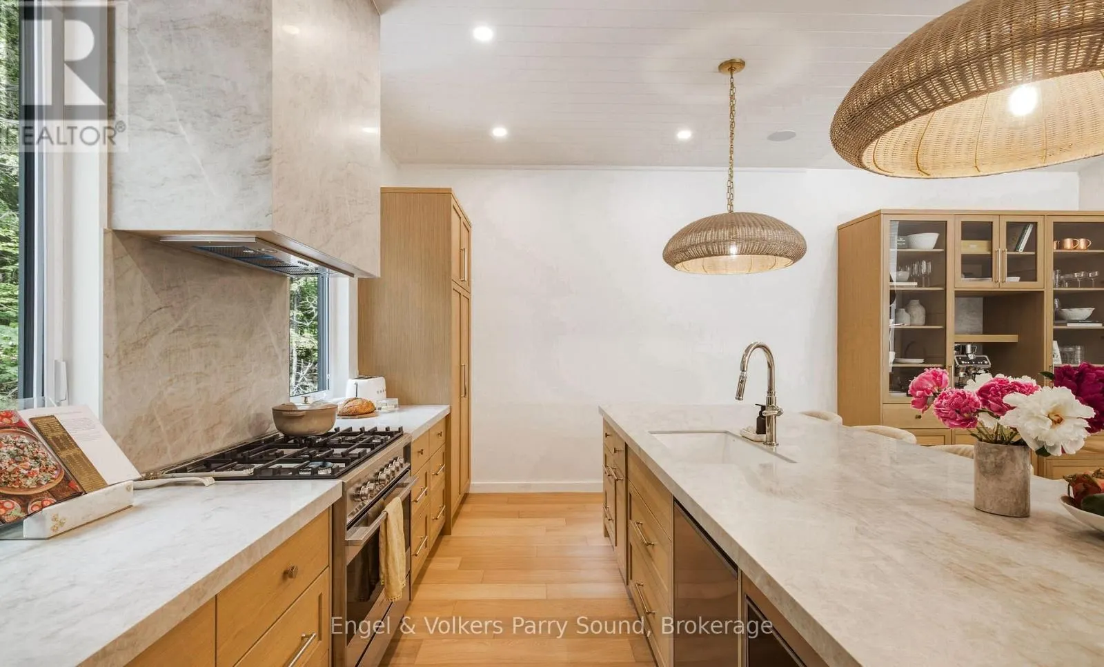 15 BEECHWOOD DRIVE