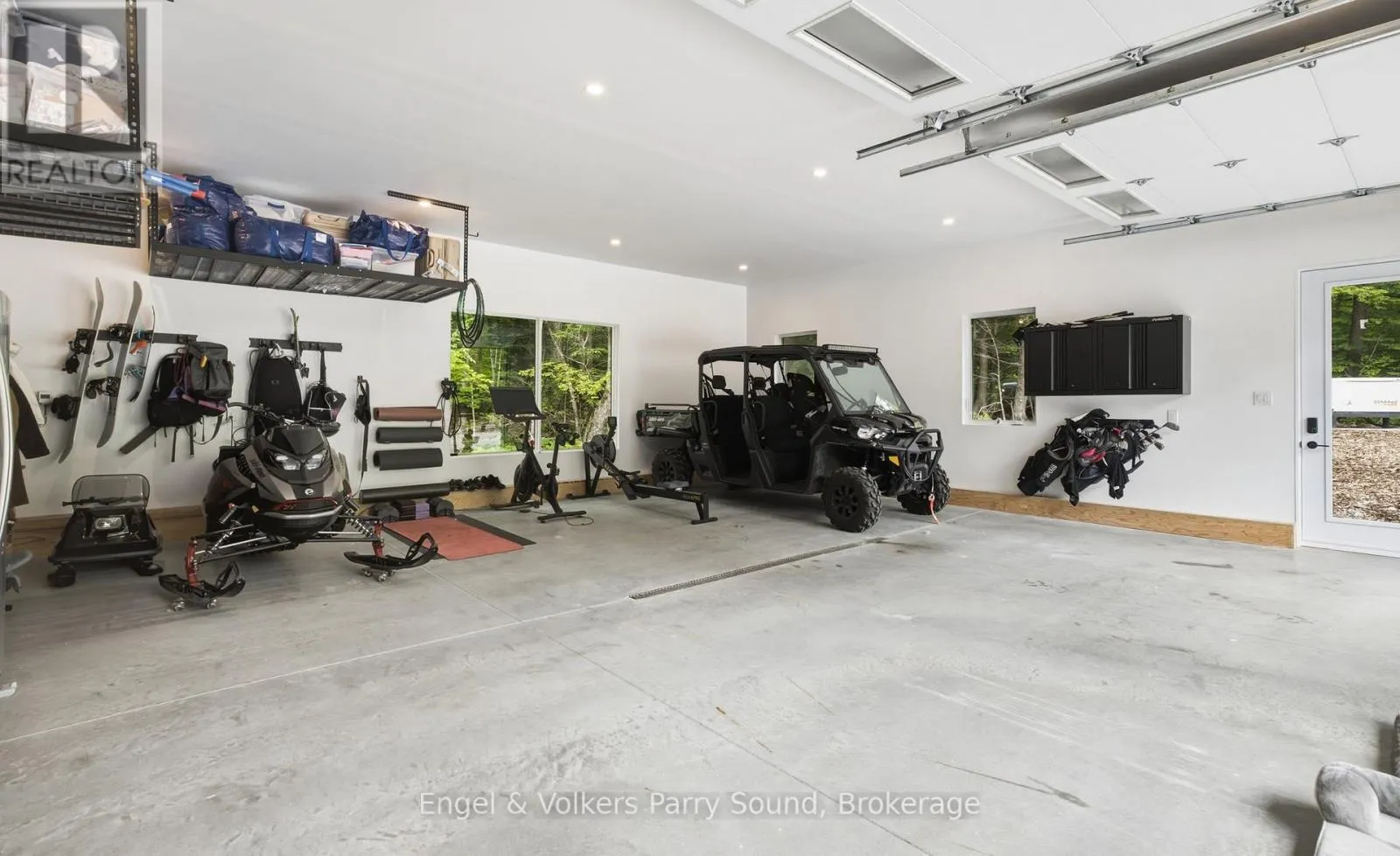 15 BEECHWOOD DRIVE