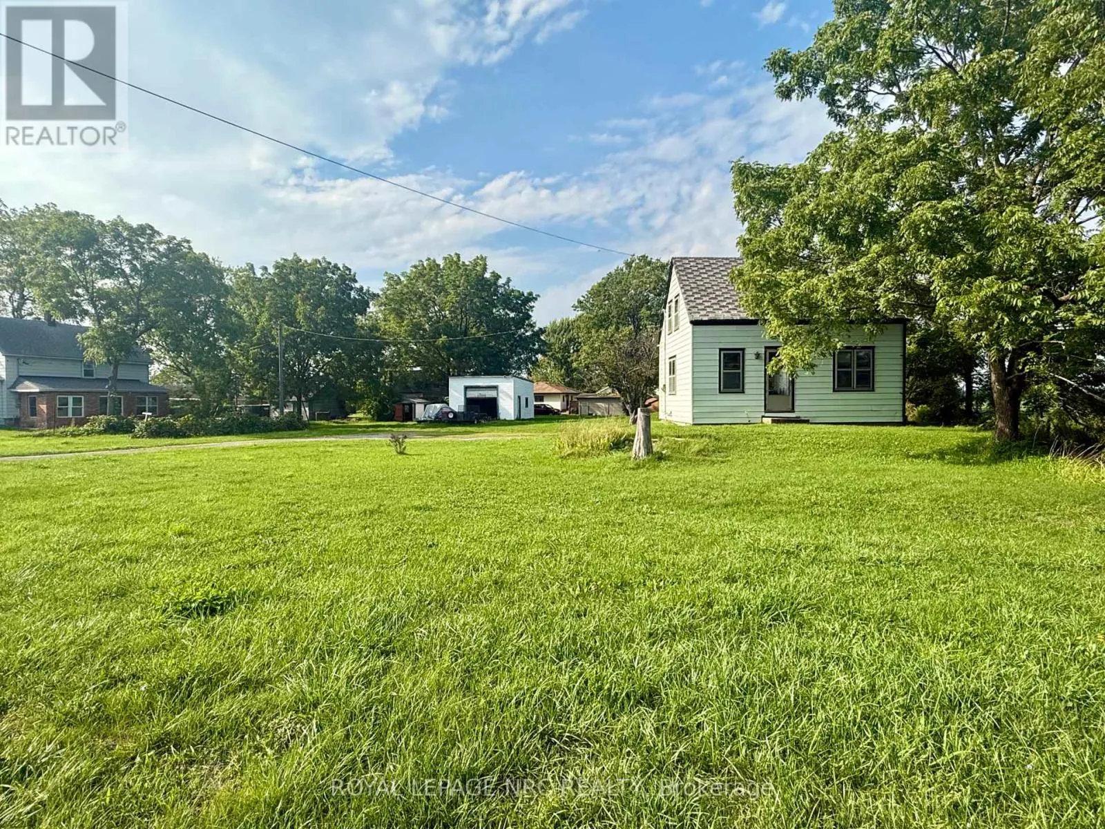 735 MAIN STREET W