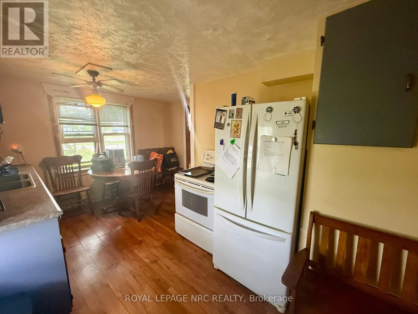 735 MAIN STREET W