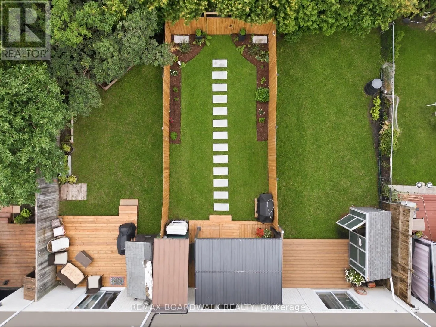 11 MAPLE AVENUE