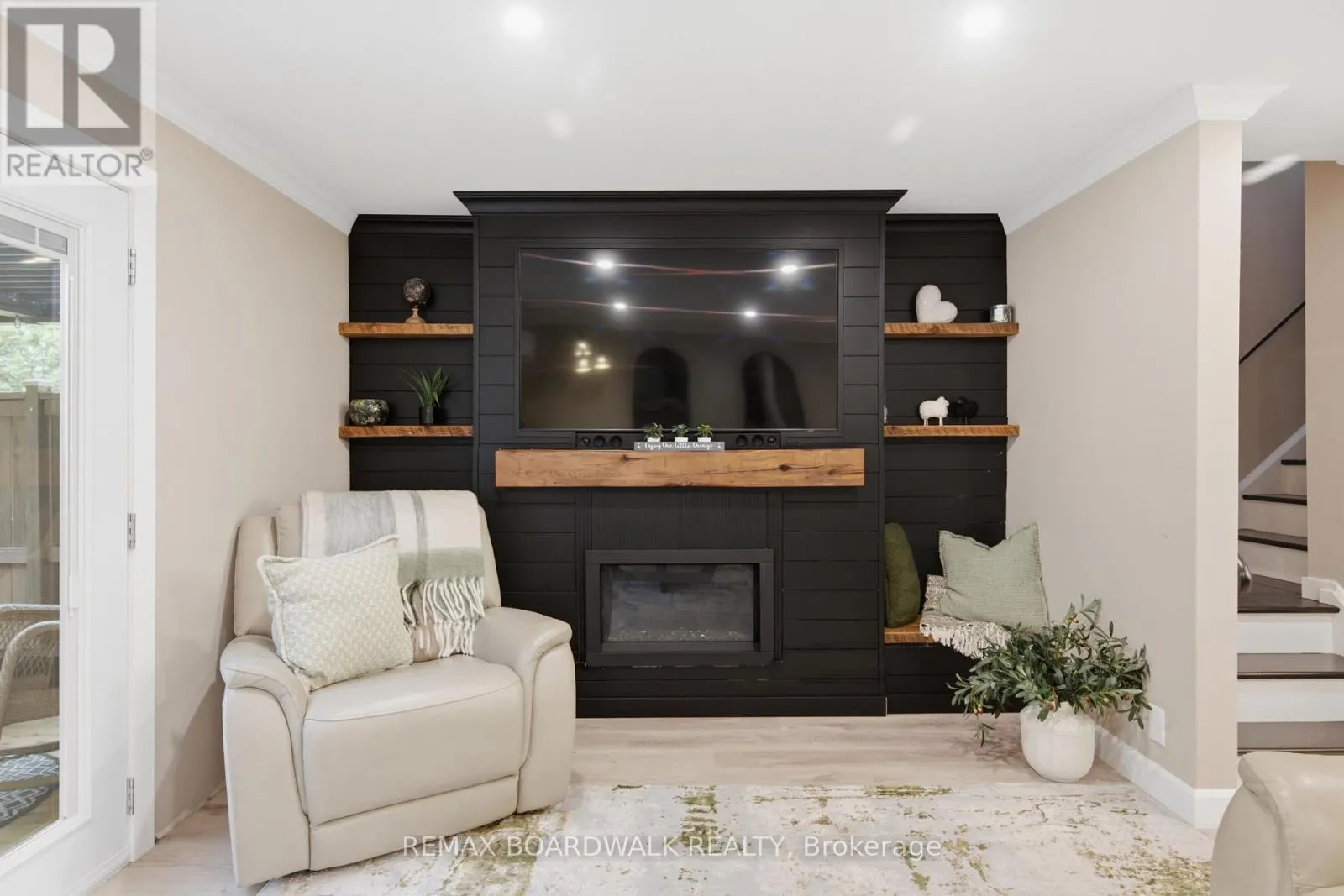 11 MAPLE AVENUE