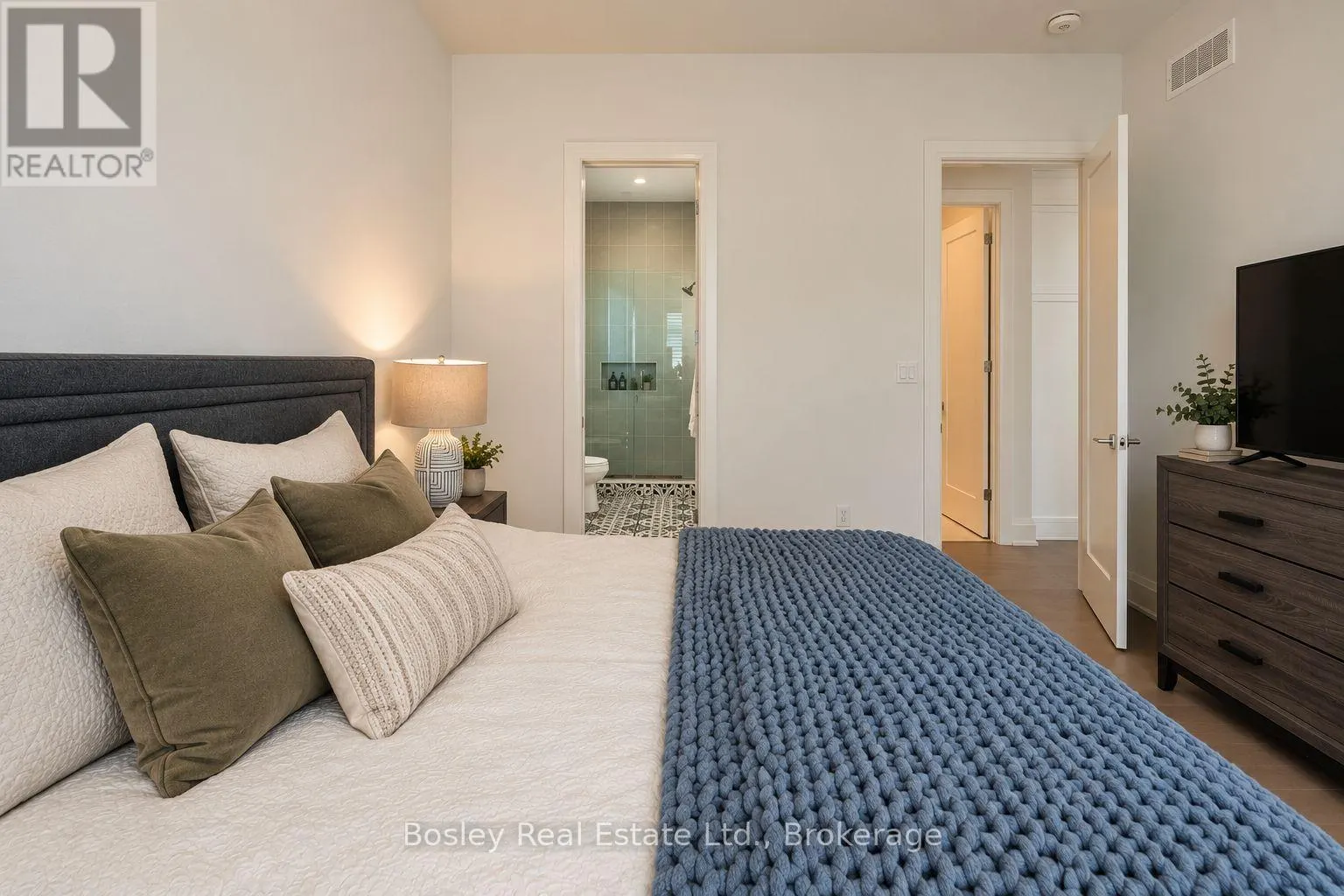 17 - 117 BEACON DRIVE #17