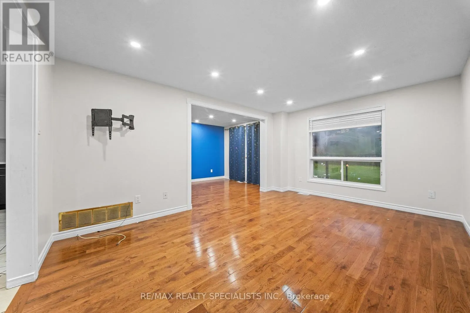 110 STEELES CRESCENT