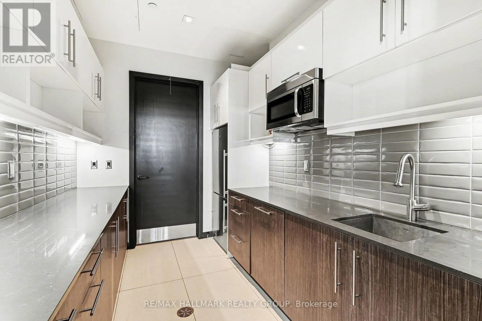1412 - 255 BAY STREET