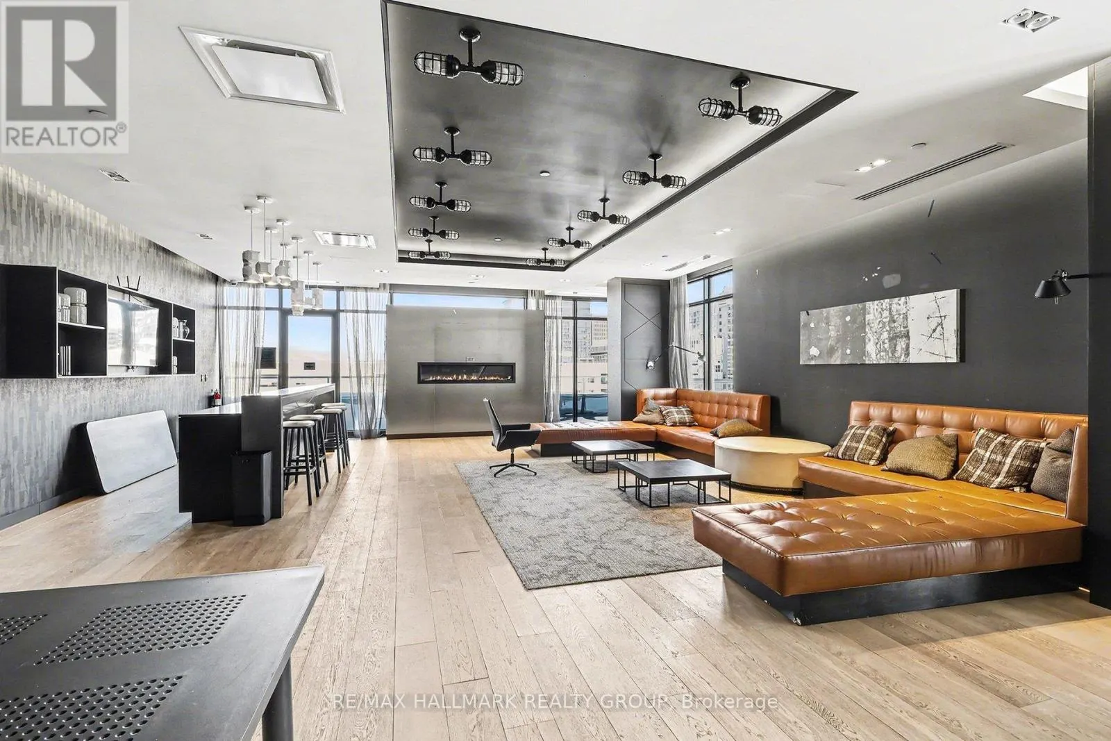 1412 - 255 BAY STREET