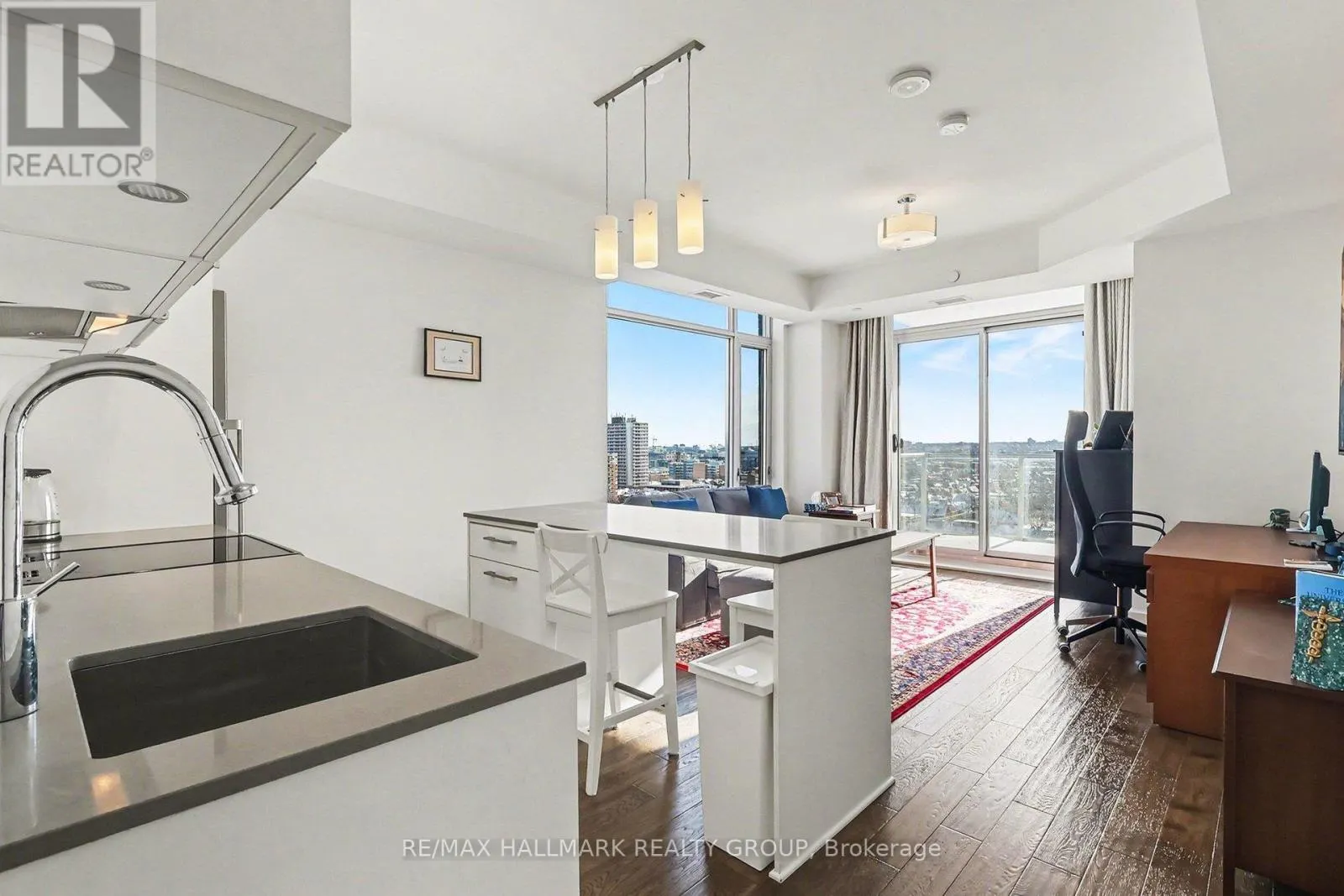 1412 - 255 BAY STREET