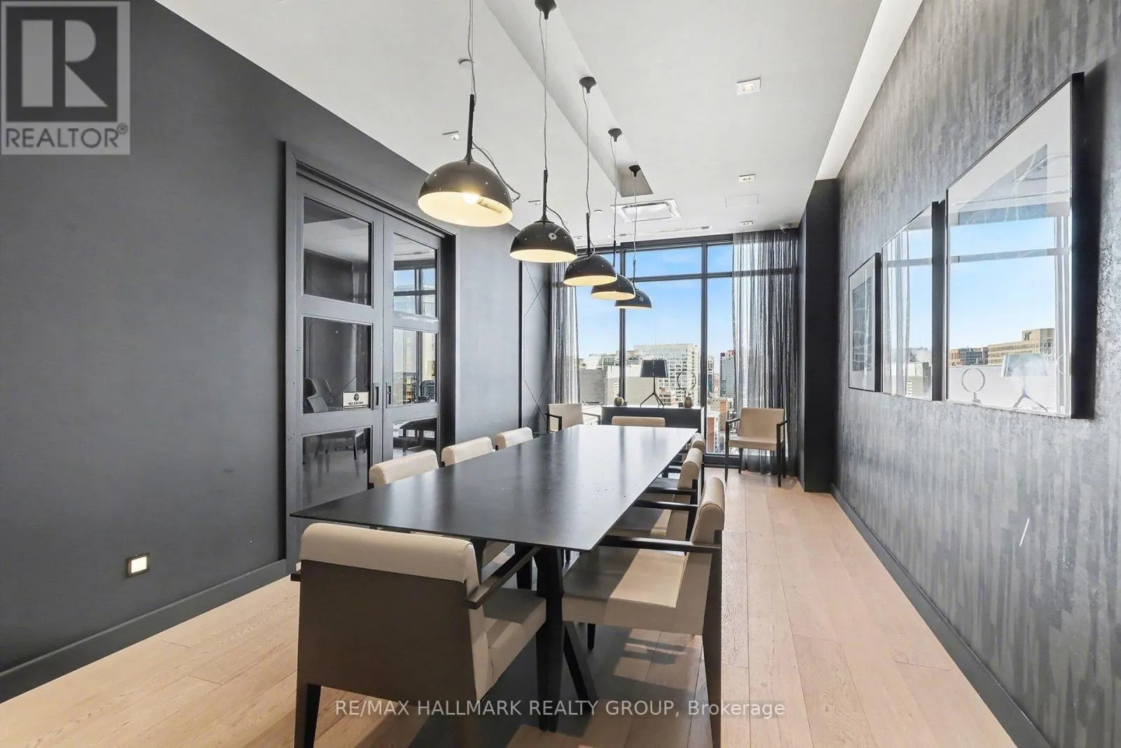 1412 - 255 BAY STREET
