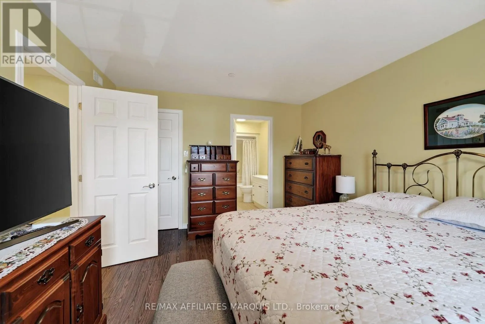 304 - 331 WATER STREET W