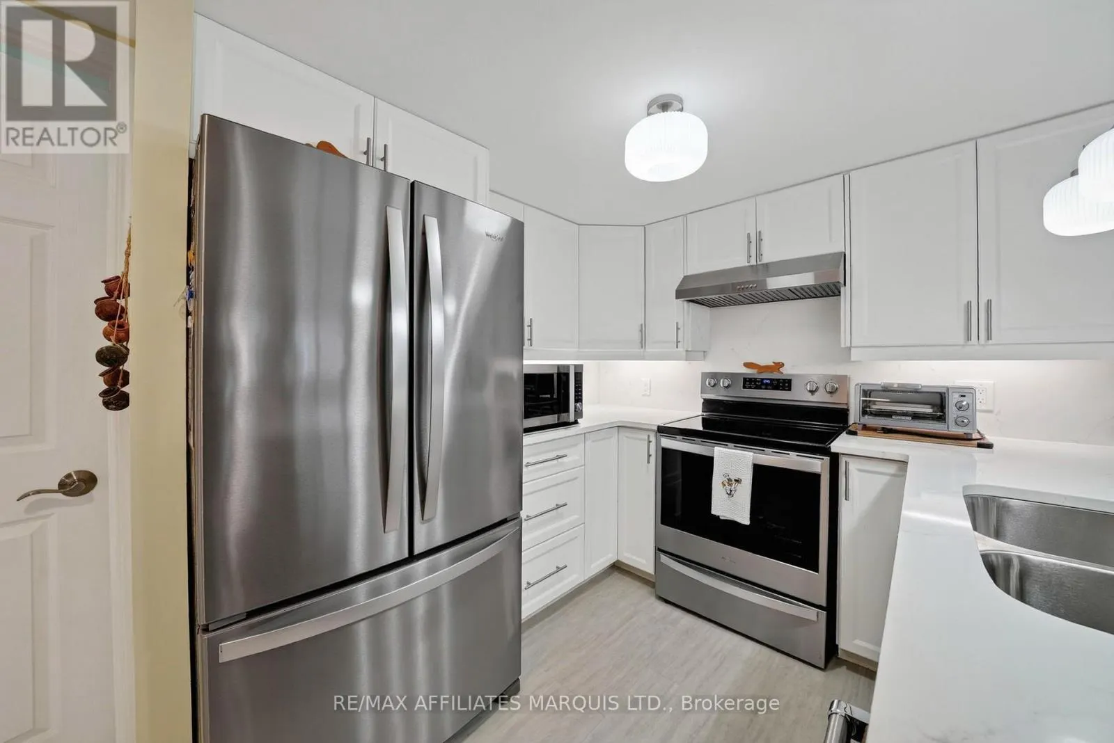 304 - 331 WATER STREET W