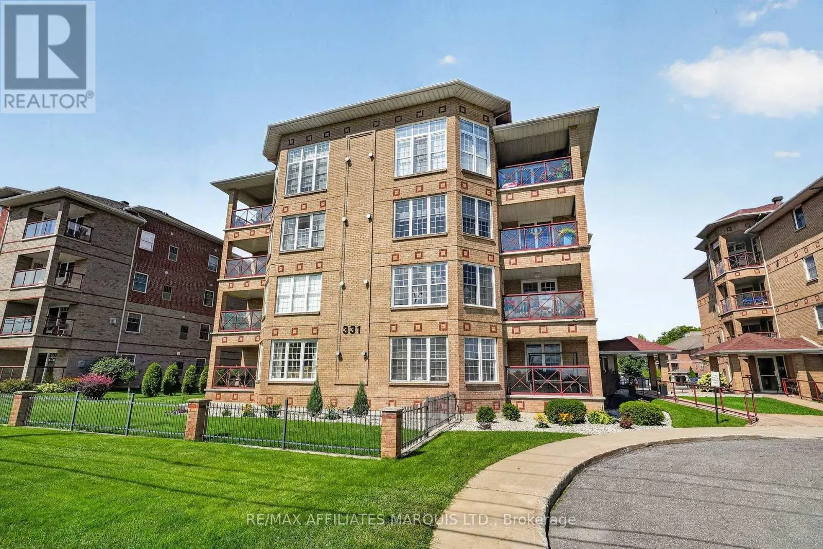 304 - 331 WATER STREET W